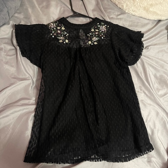 Tops - Black floral shirt 🌕